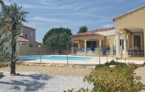 a house with a swimming pool in a yard at Awesome Home In Grau Dagde With 4 Bedrooms, Wifi And Outdoor Swimming Pool in Le Grau-dʼAgde