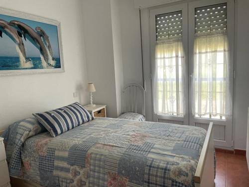 Een bed of bedden in een kamer bij Apartamento a 1 Km de la playa de Comillas