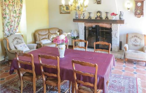 a dining room with a table and chairs and a fireplace at Gorgeous Home In Juigne Sur Sarthe in Sablé-sur-Sarthe