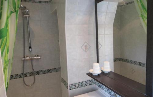 Koupelna v ubytování Gorgeous Home In Juigne Sur Sarthe With Wifi
