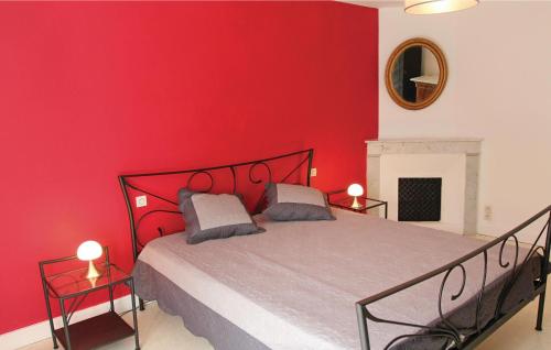 Ένα ή περισσότερα κρεβάτια σε δωμάτιο στο 2 Bedroom Gorgeous Home In Visan