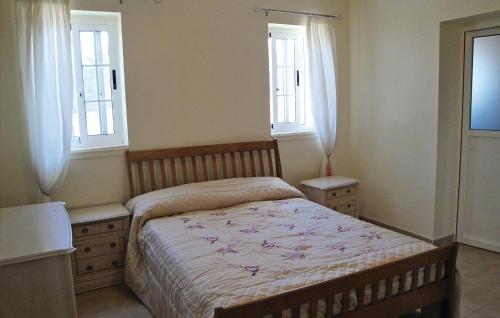 A bed or beds in a room at Nice Home In Rojales With 3 Bedrooms, Internet And Outdoor Swimming Pool