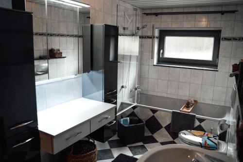 Ванна кімната в Ferienwohnung Brennten