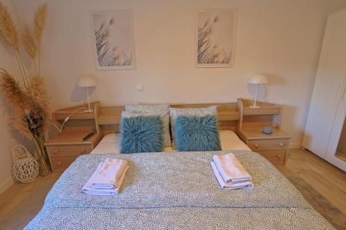 เตียงในห้องที่ Apartman Villa Punta Lika with sauna