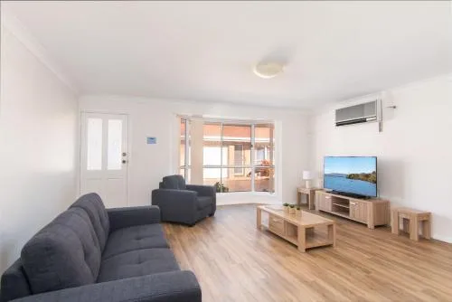 Number 4 at 27 South Street picture