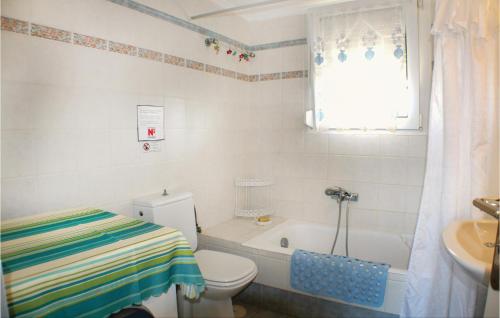 クシロカストロにあるNice Home In Xilokastro With 5 Bedrooms, Wifi And Outdoor Swimming Poolのギャラリーの写真