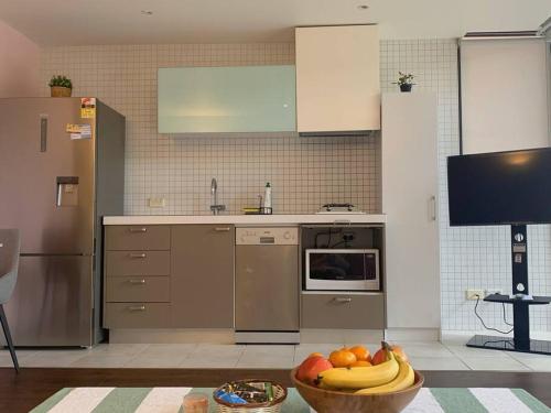 A cozinha ou cozinha compacta de Light-filled apartment in a dream location 150m away from University of Melbourne