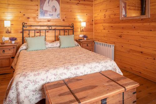 Un pat sau paturi într-o cameră la Casas Rurales Caravaca de la Cruz