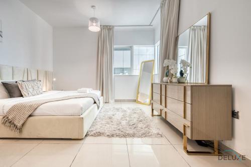 Dreamy 2BR at Marina Pinnacle Dubai Marina by Deluxe Holiday Homes