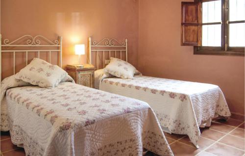Tempat tidur dalam kamar di Stunning Home In Cortegana With Private Swimming Pool, Can Be Inside Or Outside