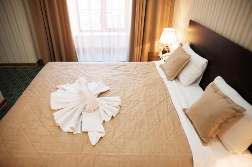 Ένα ή περισσότερα κρεβάτια σε δωμάτιο στο Austin Hotel Baku