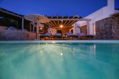 Piscina en o cerca de ΑΙΩΡΑ
