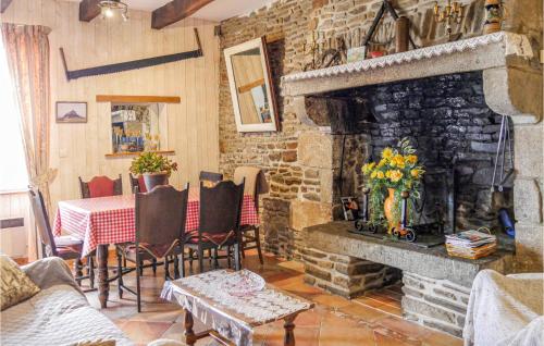Χώρος καθιστικού στο 3 Bedroom Amazing Home In Vergoncey