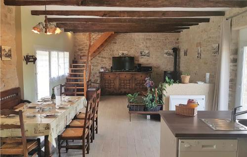 a dining room with a table and chairs and a kitchen at Amazing Home In Elliant in Elliant