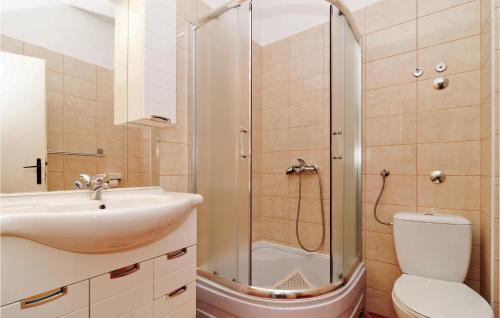 A bathroom at Amazing Apartment In Pag With 2 Bedrooms And Wifi