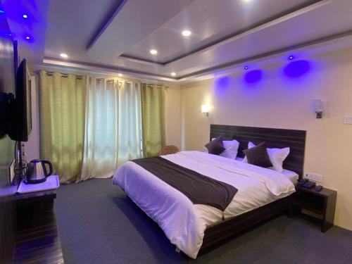 Ένα ή περισσότερα κρεβάτια σε δωμάτιο στο Hotel Amaira