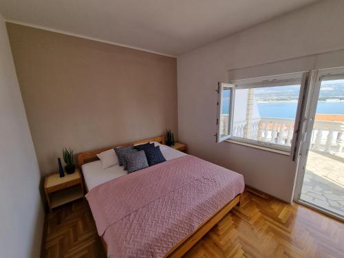 Posteľ alebo postele v izbe v ubytovaní Villa Nena in central Dalmatia
