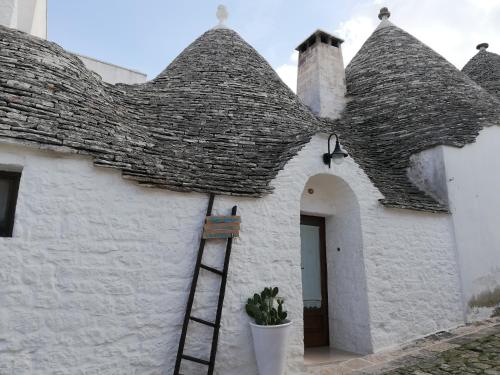 Το κτήριο όπου στεγάζεται  η βίλα