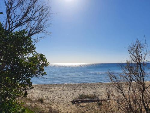 a view of a beach with the ocean in the background at Casa Marina - Monolocale vista mare in Follonica