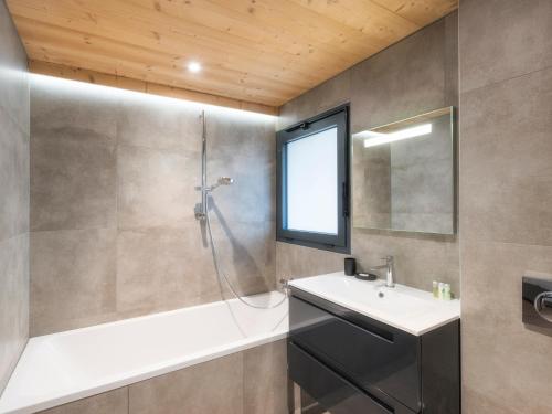 Gallery image of La Cordee 623-Luxury apartment with mountain view and SPA in Chamonix-Mont-Blanc