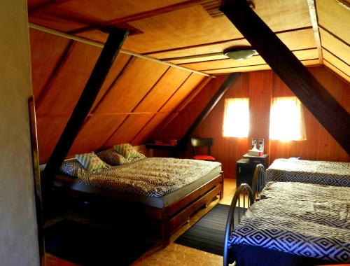 a bedroom with two beds in a attic at Pronájem chalupy Seč-Rostejn in Drhotín