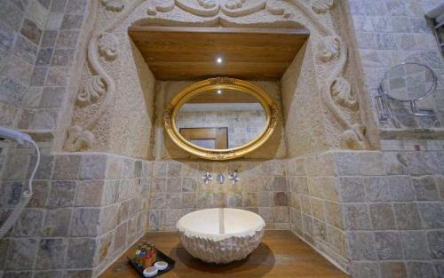 Ένα μπάνιο στο Arte Cave Hotel
