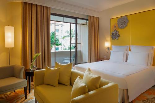Кровать или кровати в номере Paradox Singapore Merchant Court at Clarke Quay