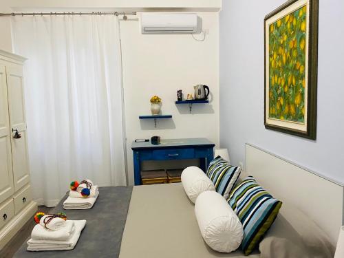 a small room with a bed and a desk at Chiaro di Luna in Taormina
