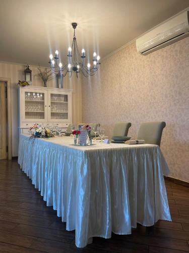 صورة لـ Divá Kačica Restaurant & Pansion في كومارنو