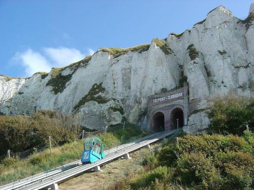a train is going through a tunnel in a mountain at Contre vents et marées in Mesnil-Val-Plage