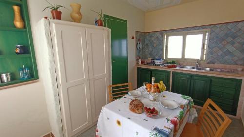 Makanan di atau berdekatan apartmen