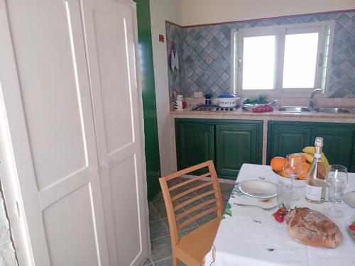 Makanan di atau berdekatan apartmen
