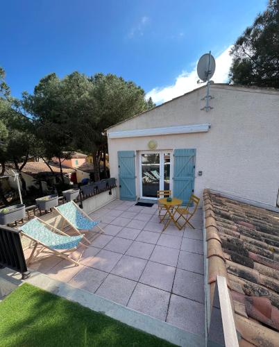 Appartement proche village naturiste, terrasse et parking