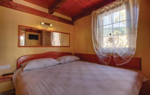 Кровать или кровати в номере Vila s bazenom Mavrinac