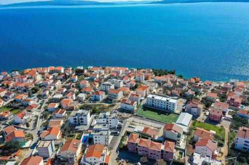 Luxury apartment Pia with swimming pool and grill