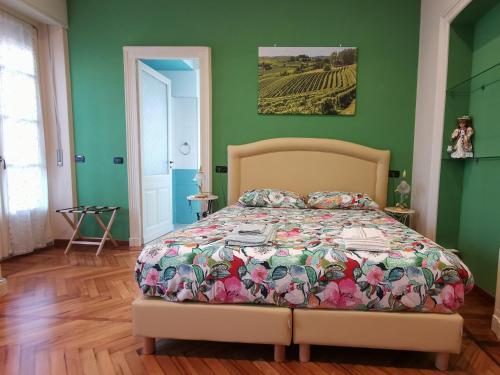 a bedroom with a bed in a green room at B&B Ad Quintum Torino in Collegno