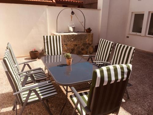 Posezení v ubytování Acogedora Casa con Patio en El Tiemblo (Ávila)