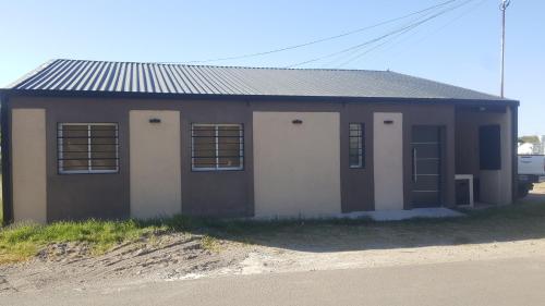 a small house on the side of a road at Departamento ANGOSTURA in General Alvear