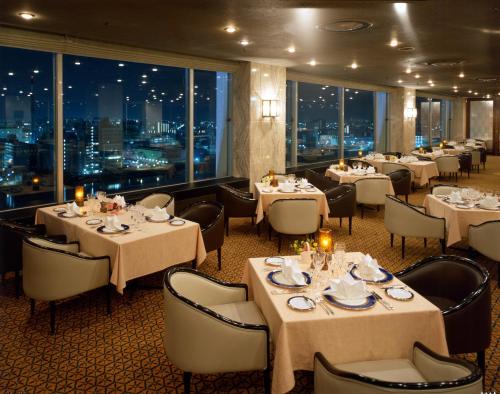 Restoranas ar kita vieta pavalgyti apgyvendinimo įstaigoje Hotel Okura Niigata