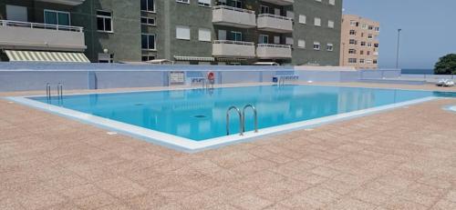 Bazén v ubytovaní Bonito estudio en Candelaria con piscinas alebo v jeho blízkosti