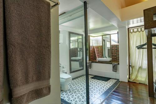 Ванная комната в Siargao Island Villas
