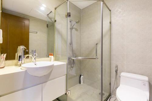 Ένα μπάνιο στο Vinhomes Landmark 81 Apartments- Christine Home