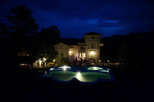 Utsikt över poolen vid B&B Villa Gavina eller i närheten