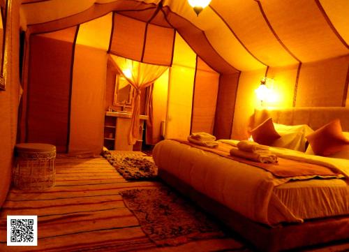 En eller flere senger på et rom på Room in Guest room - Luxury Desert Camp - Merzouga