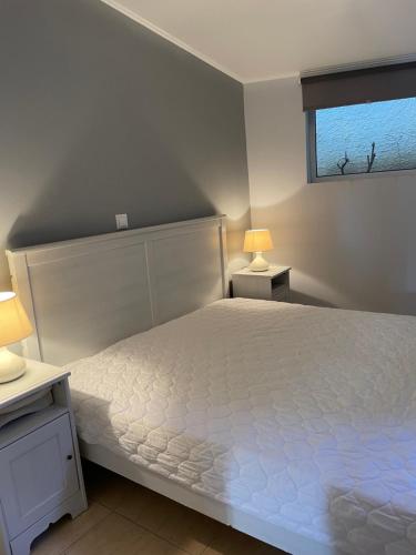 Ένα ή περισσότερα κρεβάτια σε δωμάτιο στο Unique luxury beach house in Poros Island