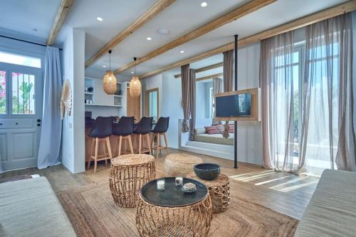 a living room with a table and some chairs at Casa Mardiva Sole in Kampos Paros
