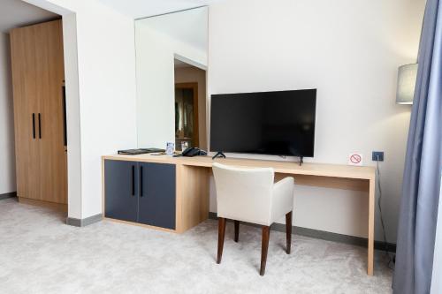 Hotel Сomplex Irtyshにあるテレビまたはエンターテインメントセンター