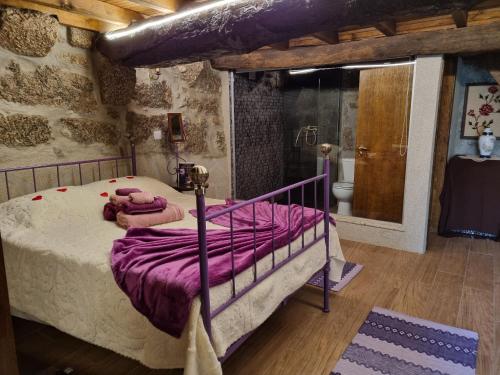 Ένα ή περισσότερα κρεβάτια σε δωμάτιο στο Casa da Relva inspirada em Harry Potter