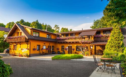 Das Gebäude in dem sich das Privatzimmer befindet