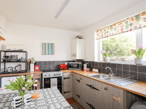 Dapur atau dapur kecil di 9 Ty Du Road